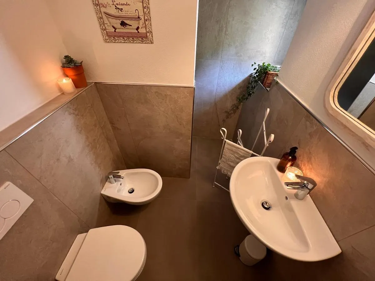 La Finestra Sul Molo - By Myhomeincomo Torno Holiday home