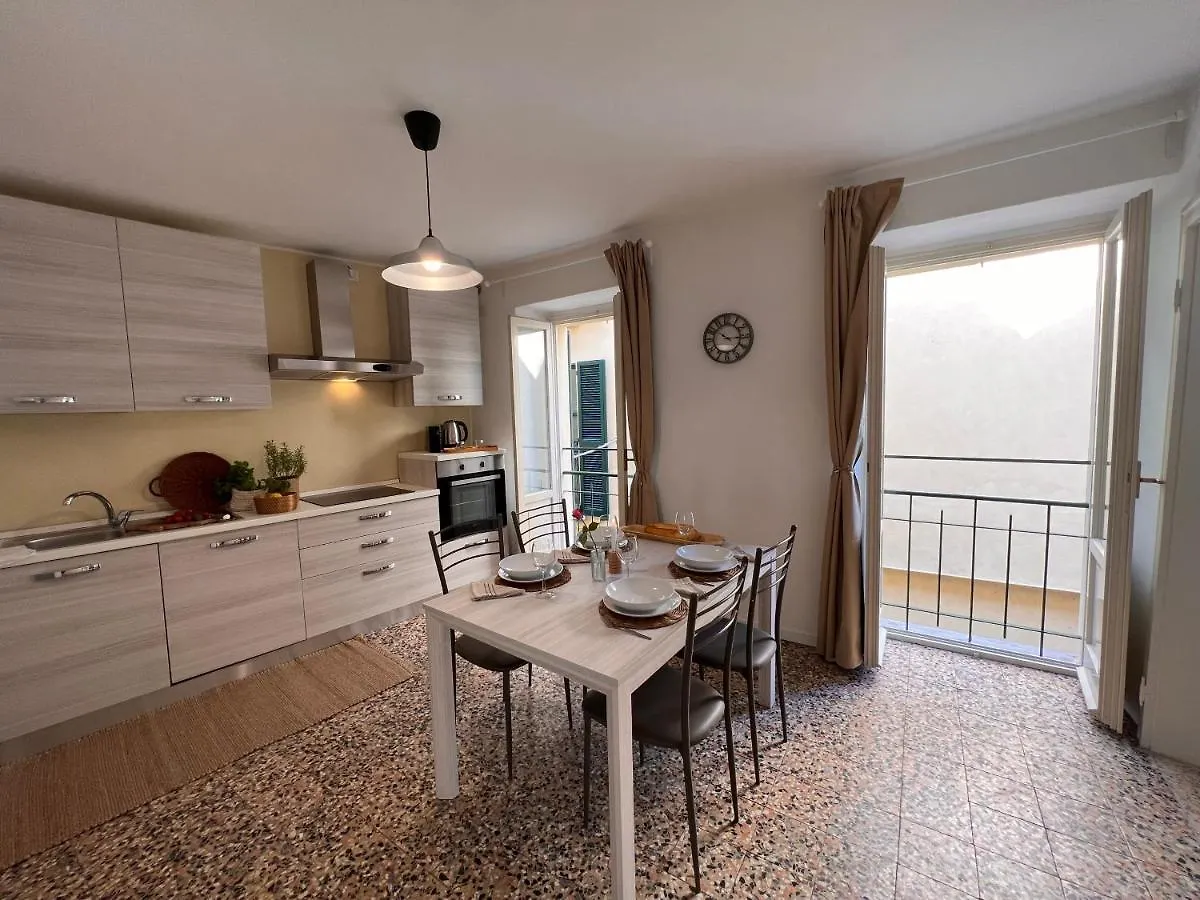 La Finestra Sul Molo - By Myhomeincomo Torno Holiday home